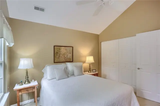 2032 Clerkenwell Ln gallery image 39