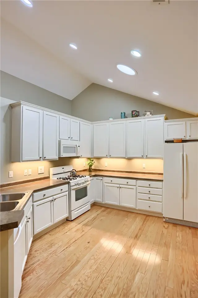 2032 Clerkenwell Ln gallery image 42