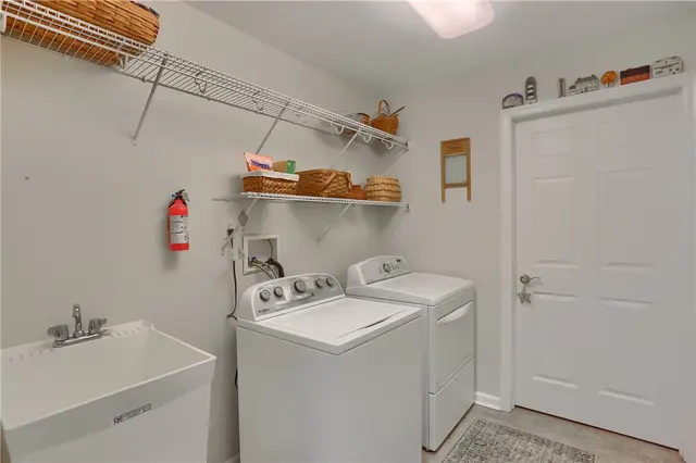 2032 Clerkenwell Ln gallery image 43