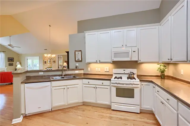 2032 Clerkenwell Ln gallery image 47