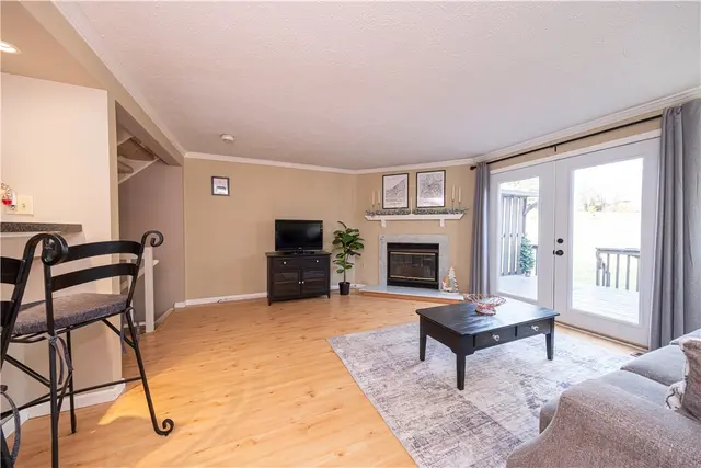 204 Clearbrook Ct gallery image 2