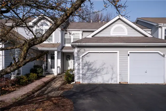 204 Clearbrook Ct gallery image 4