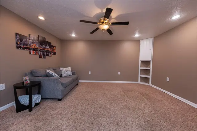 204 Clearbrook Ct gallery image 5