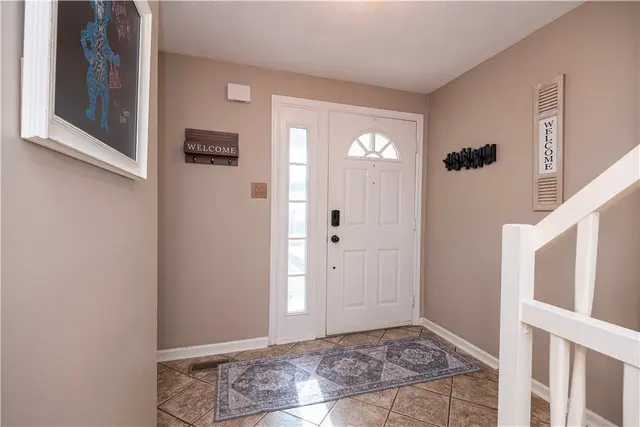 204 Clearbrook Ct gallery image 9