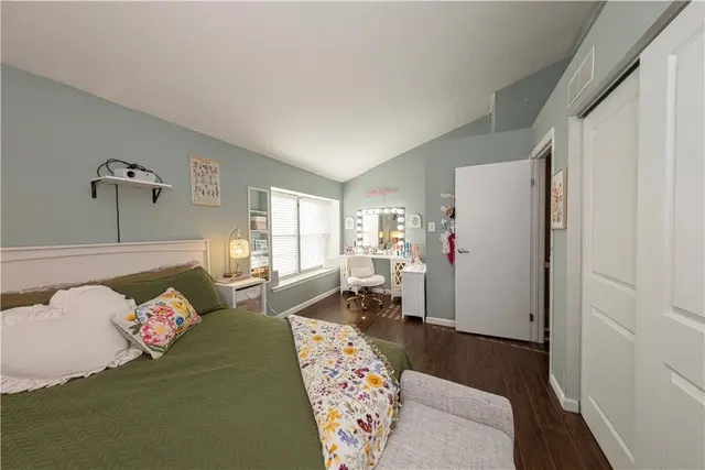 204 Clearbrook Ct gallery image 11