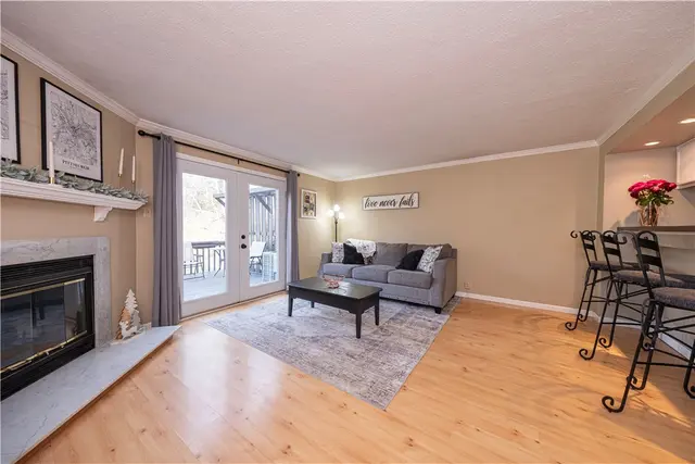 204 Clearbrook Ct gallery image 12