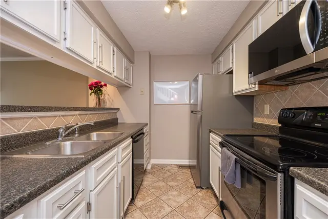 204 Clearbrook Ct gallery image 14