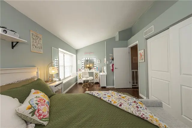 204 Clearbrook Ct gallery image 15