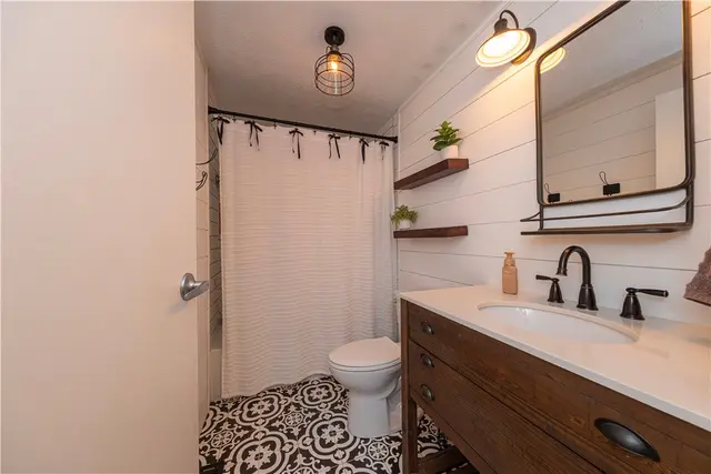 204 Clearbrook Ct gallery image 19