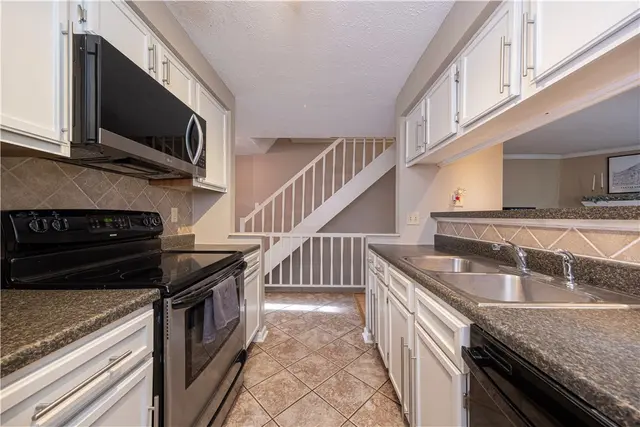 204 Clearbrook Ct gallery image 21