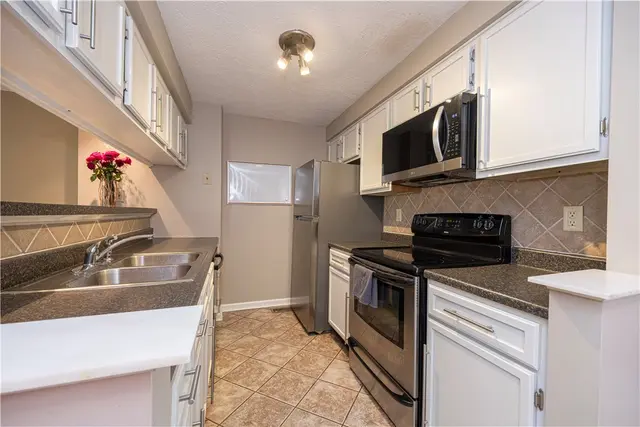 204 Clearbrook Ct gallery image 22