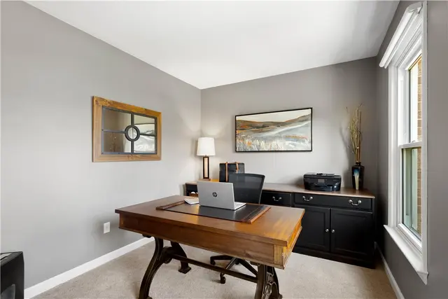 204 Elmhurst Circle gallery image 3