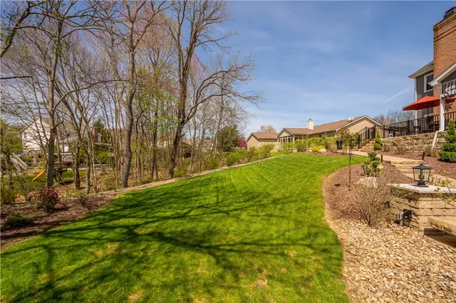 204 Elmhurst Circle gallery image 12