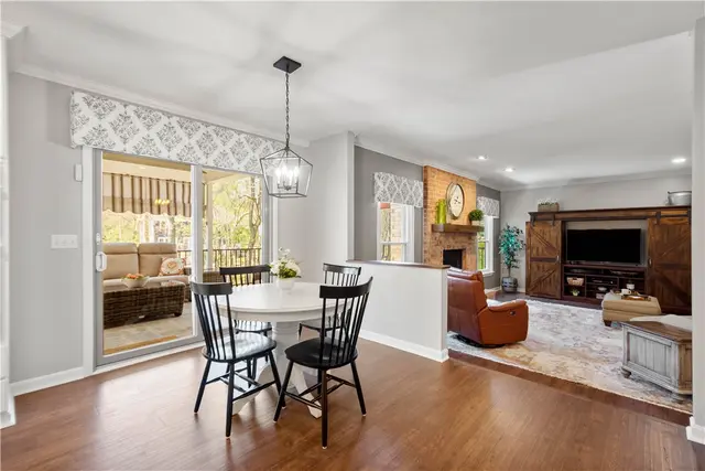 204 Elmhurst Circle gallery image 19