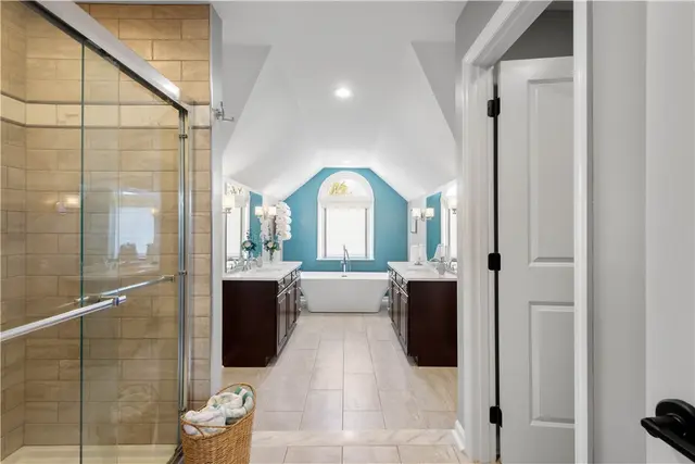 204 Elmhurst Circle gallery image 21