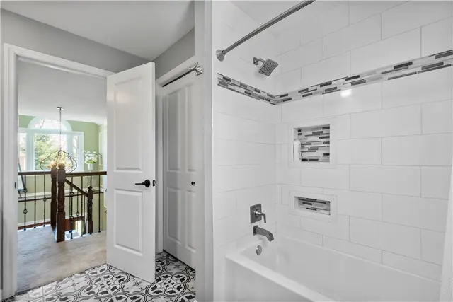 204 Elmhurst Circle gallery image 31