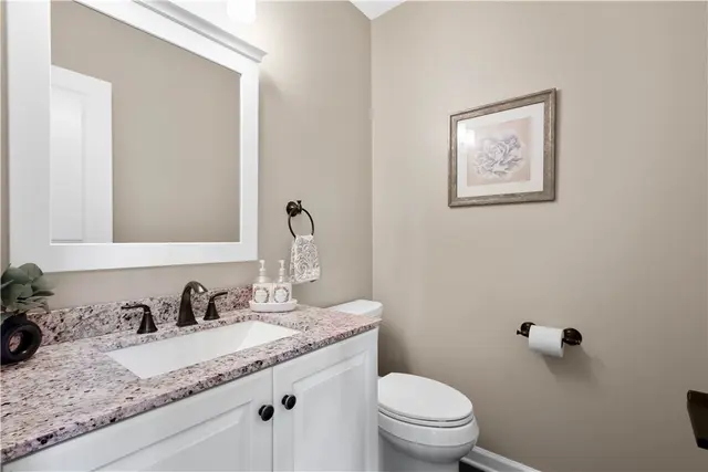 204 Elmhurst Circle gallery image 32