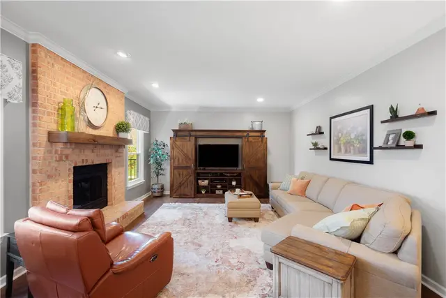 204 Elmhurst Circle gallery image 36