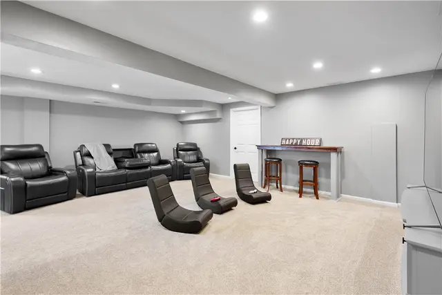 204 Elmhurst Circle gallery image 38
