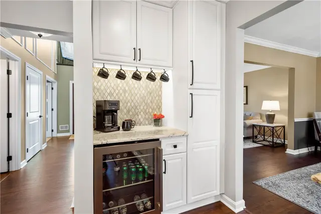 204 Elmhurst Circle gallery image 39