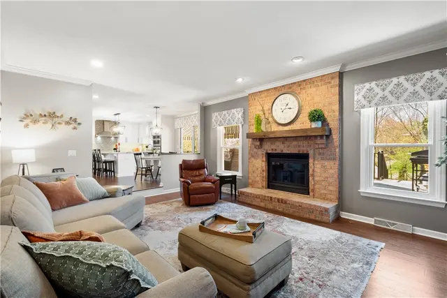 204 Elmhurst Circle gallery image 42