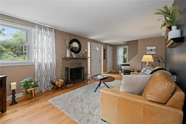204 Park Pl gallery image 4