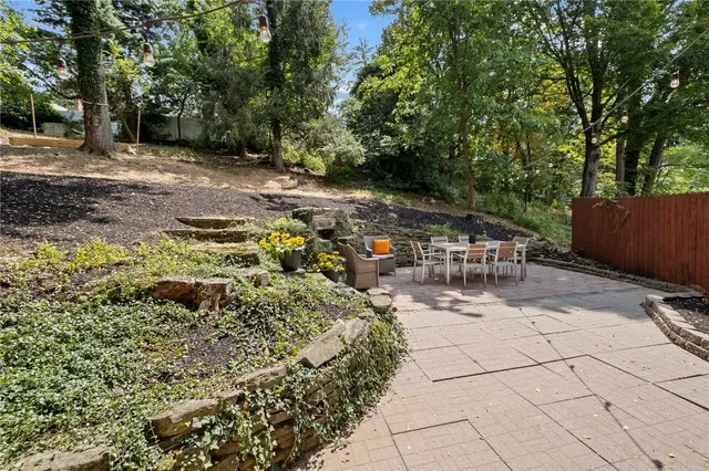 204 Park Pl gallery image 6