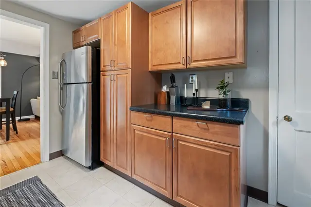 204 Park Pl gallery image 7