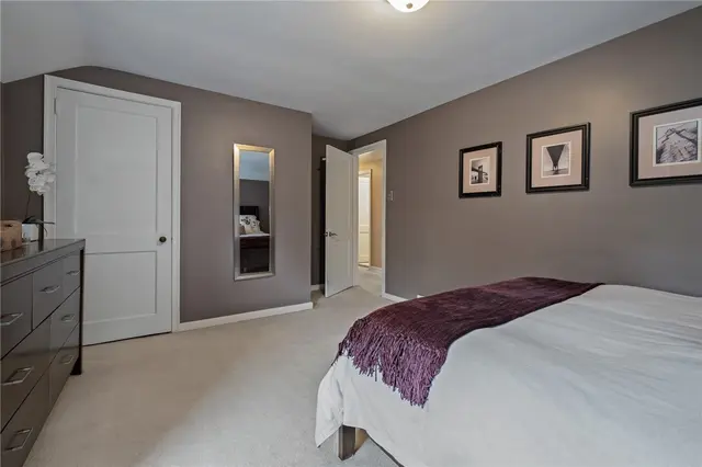 204 Park Pl gallery image 8