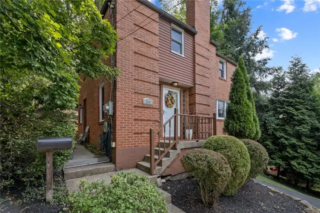 204 Park Pl gallery image 13