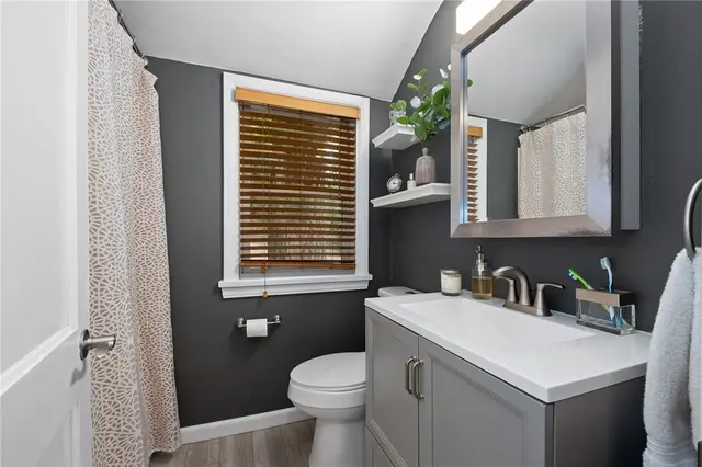204 Park Pl gallery image 14