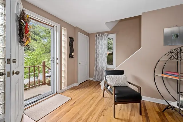 204 Park Pl gallery image 18