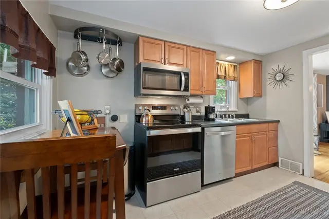 204 Park Pl gallery image 26