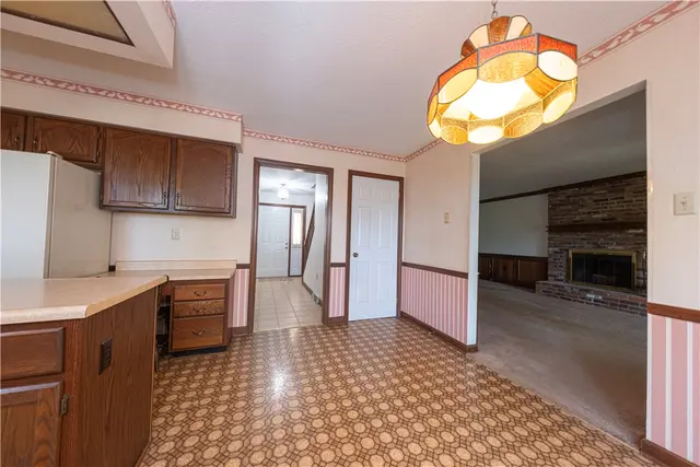204 Woodbury Ct gallery image 2