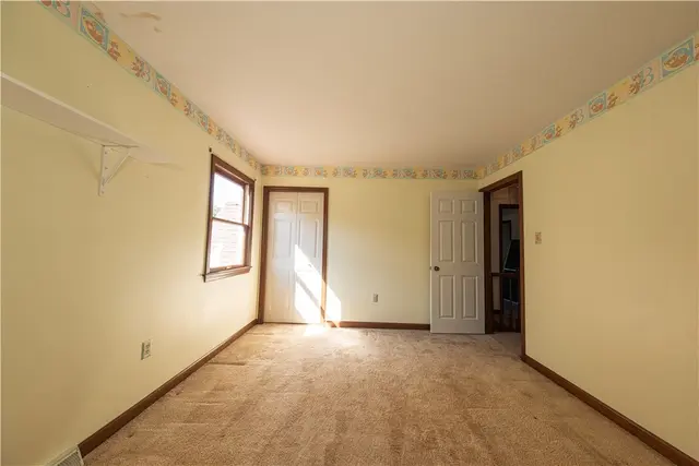 204 Woodbury Ct gallery image 4
