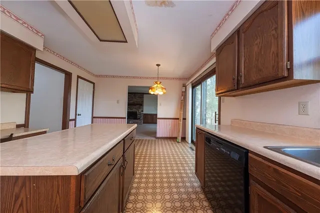 204 Woodbury Ct gallery image 5