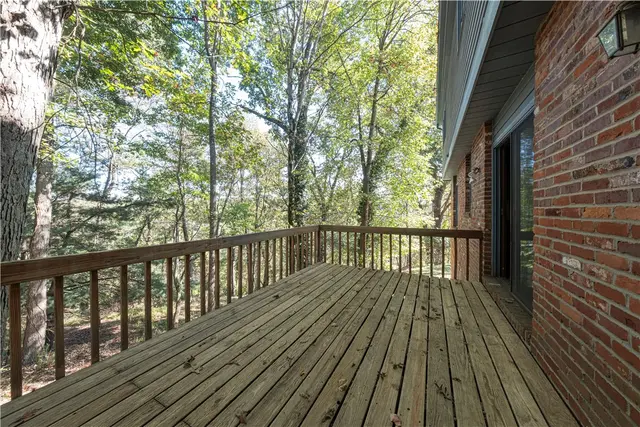204 Woodbury Ct gallery image 6