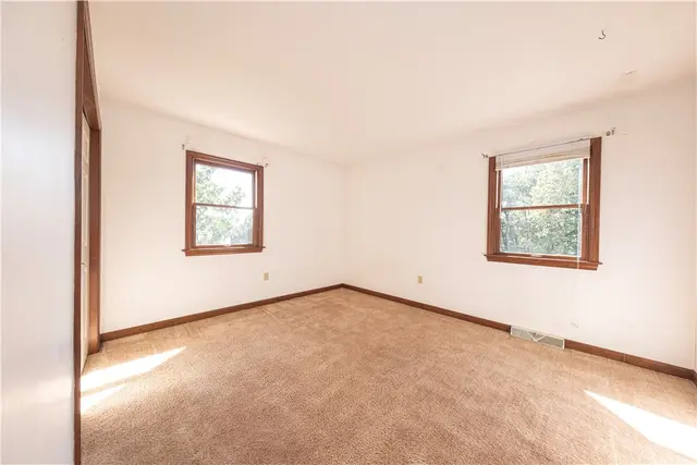 204 Woodbury Ct gallery image 13