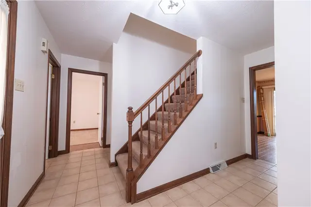 204 Woodbury Ct gallery image 14