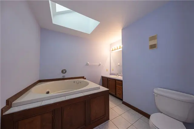 204 Woodbury Ct gallery image 21