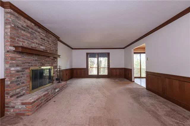 204 Woodbury Ct gallery image 24