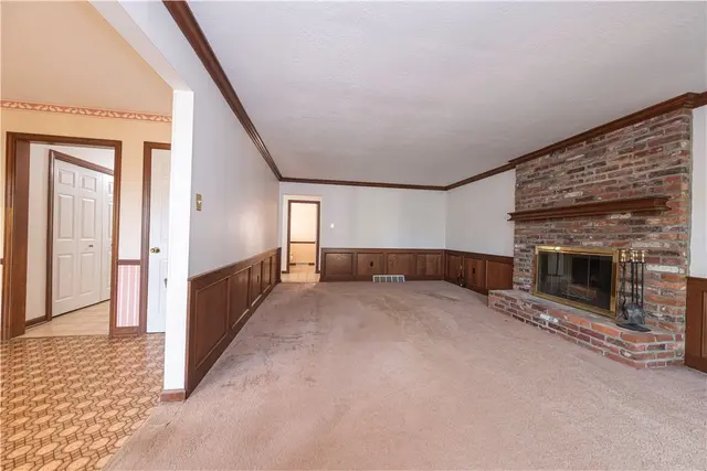 204 Woodbury Ct gallery image 25
