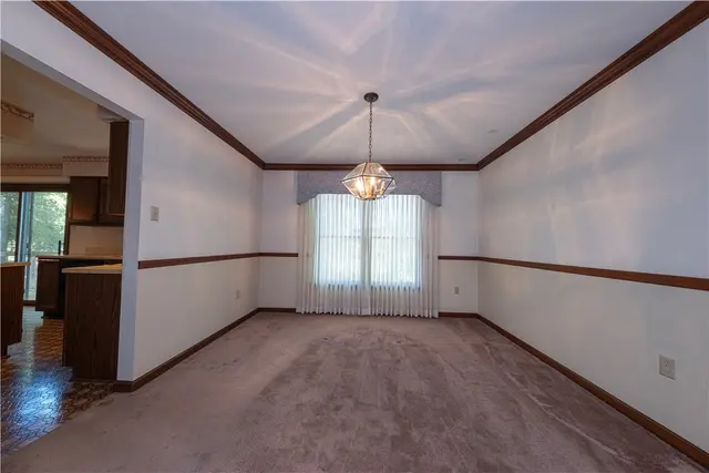 204 Woodbury Ct gallery image 30