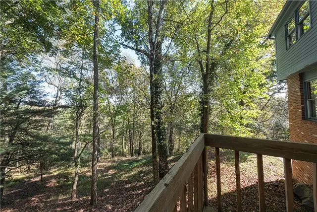 204 Woodbury Ct gallery image 33