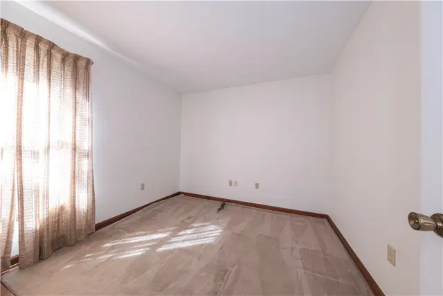 204 Woodbury Ct gallery image 34