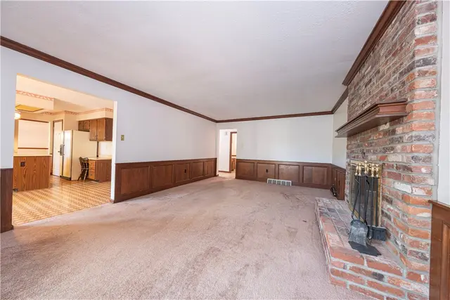 204 Woodbury Ct gallery image 35