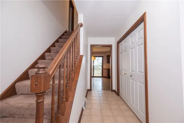 204 Woodbury Ct gallery image 36