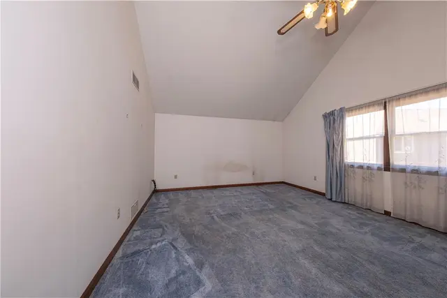 204 Woodbury Ct gallery image 38