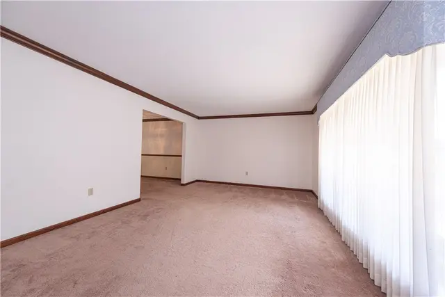 204 Woodbury Ct gallery image 39