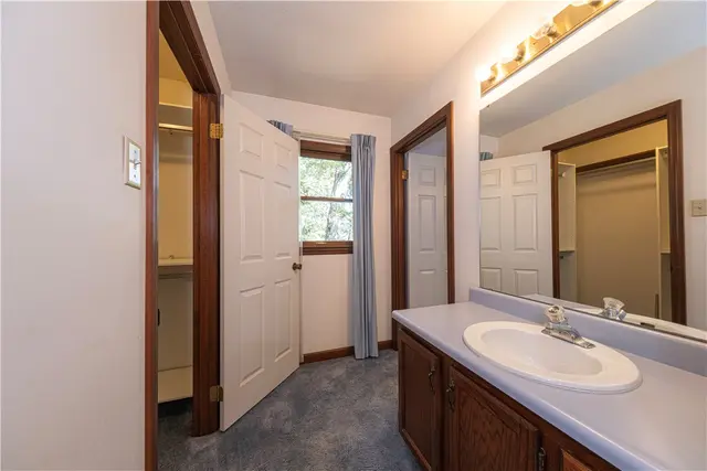 204 Woodbury Ct gallery image 43